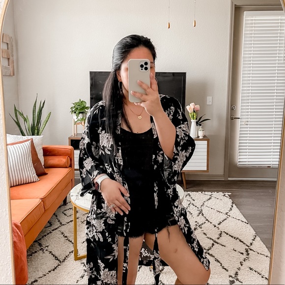 Spiritual Gangster Floral Kimono - Picture 2 of 11